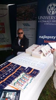 Pan Jan Dopierała na stoisku LGD Dwie Rzeki